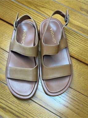 Vionic Madera Platform Sandals — Tan Leather — Size 5